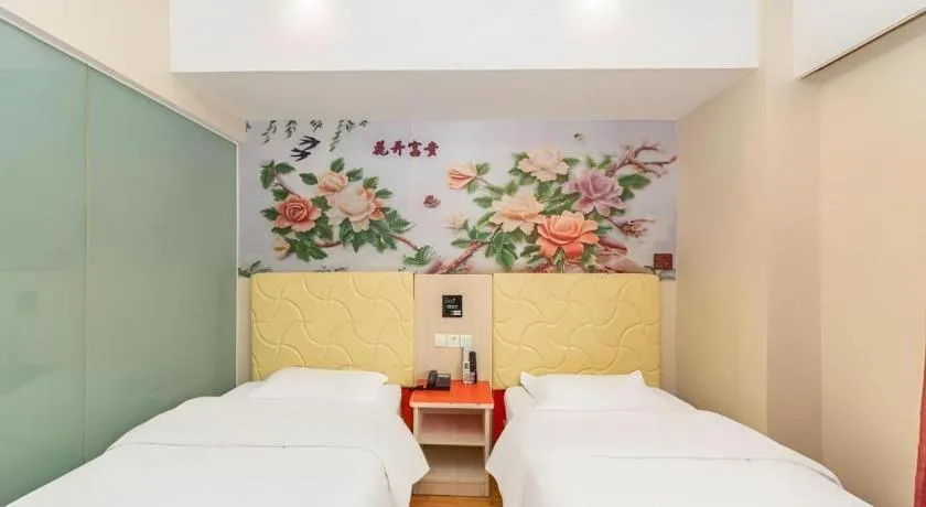 Bed in Shell Hotel Shanghai Expo Changqing Road Metro Station