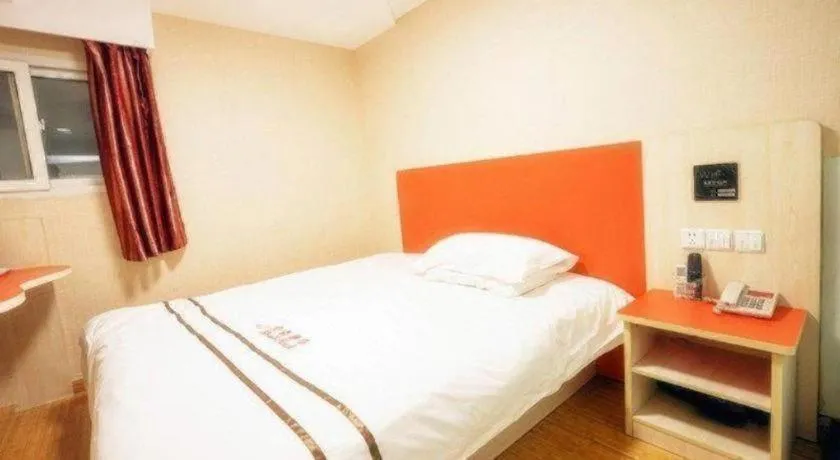 Bed in Shell Hotel Shanghai Expo Changqing Road Metro Station