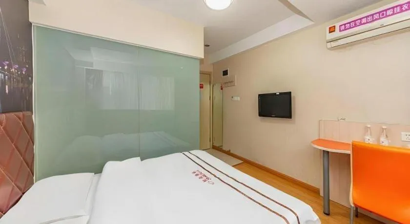 Bed in Shell Hotel Shanghai Expo Changqing Road Metro Station