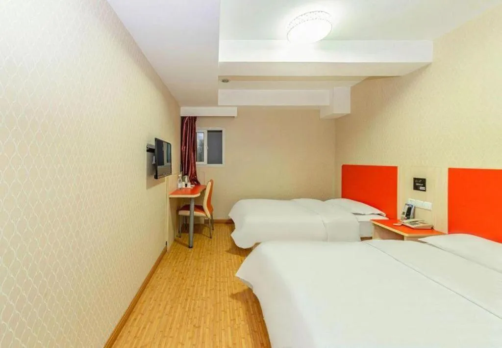 Bed in Shell Hotel Shanghai Expo Changqing Road Metro Station