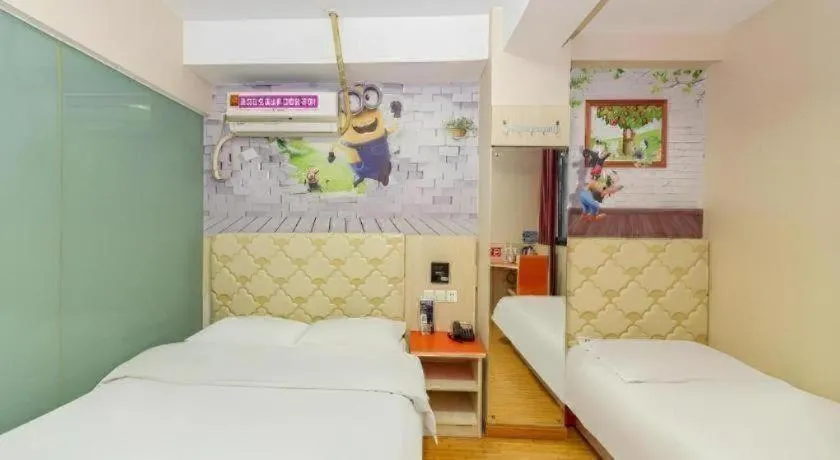 Bed in Shell Hotel Shanghai Expo Changqing Road Metro Station