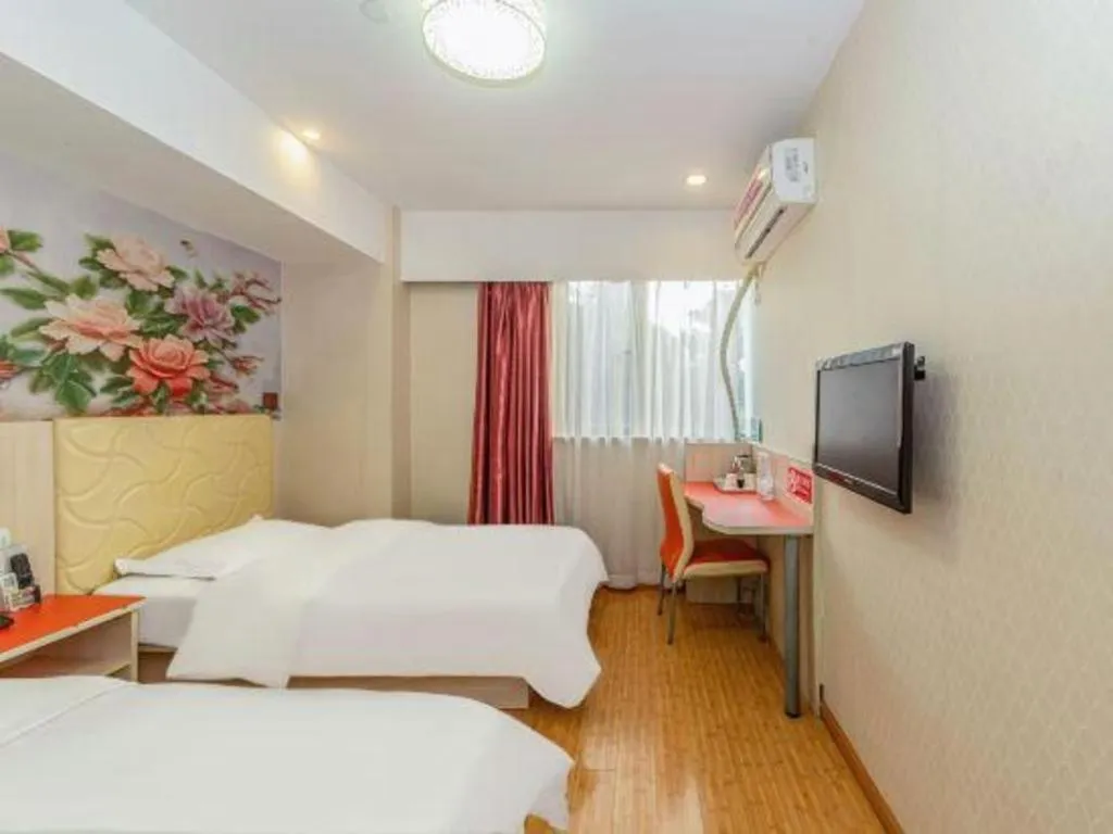 Bed in Shell Hotel Shanghai Expo Changqing Road Metro Station