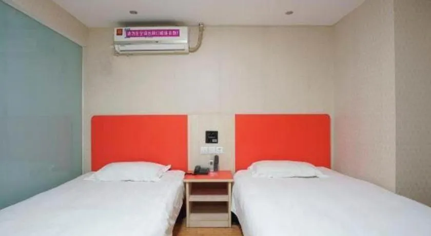 Bed in Shell Hotel Shanghai Expo Changqing Road Metro Station