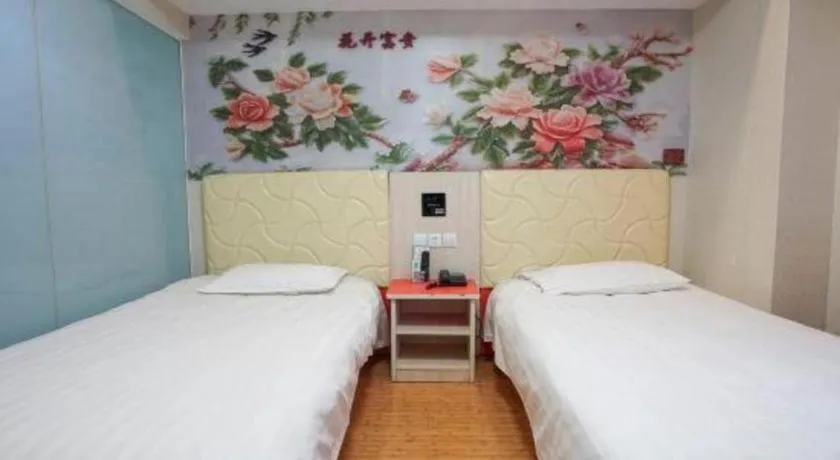 Bed in Shell Hotel Shanghai Expo Changqing Road Metro Station