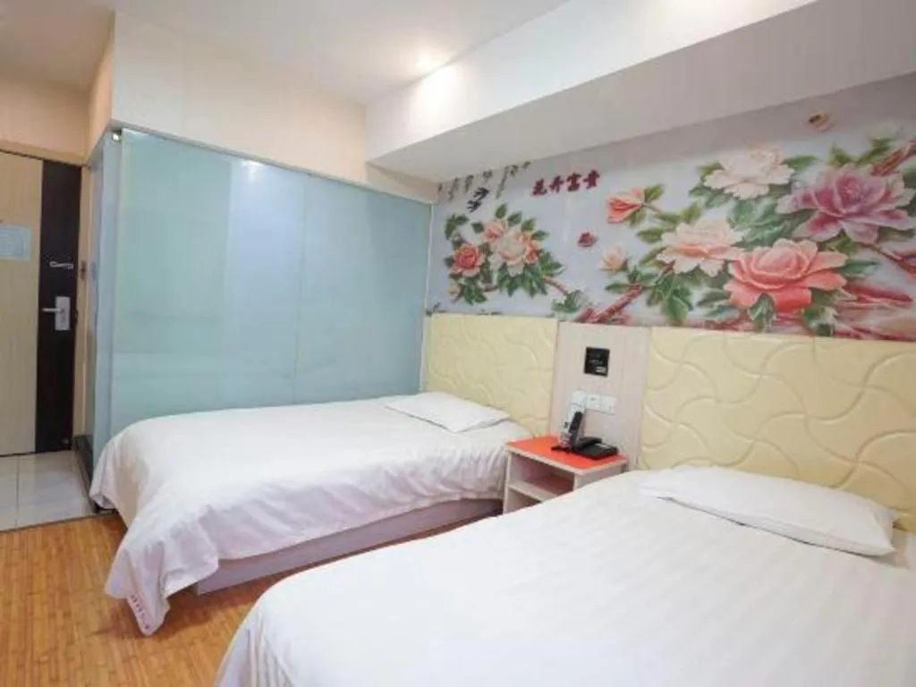 Bed in Shell Hotel Shanghai Expo Changqing Road Metro Station