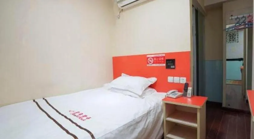 Bed in Shell Hotel Shanghai Expo Changqing Road Metro Station