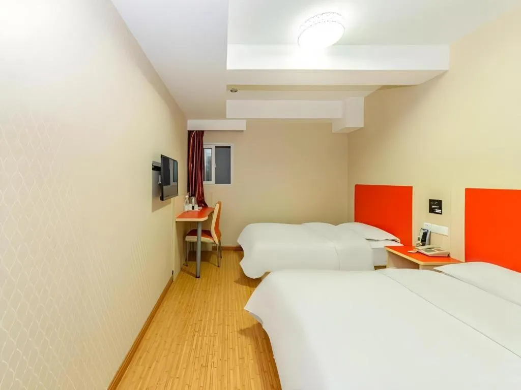 Bed in Shell Hotel Shanghai Expo Changqing Road Metro Station