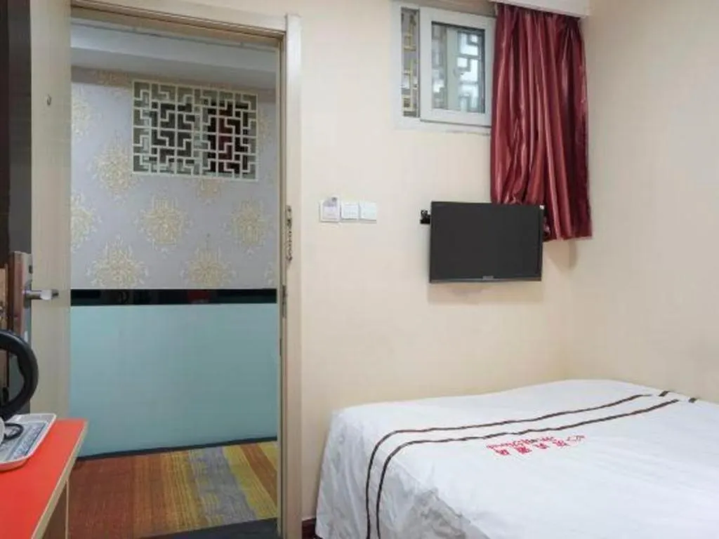 Bed in Shell Hotel Shanghai Expo Changqing Road Metro Station