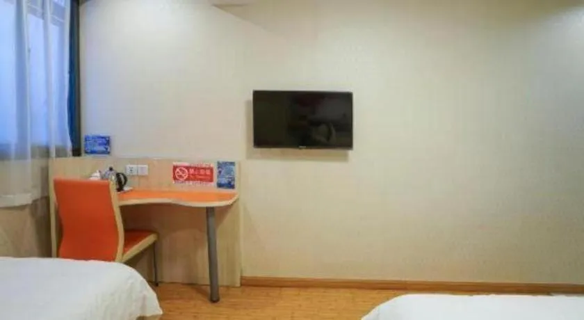 Bed in Shell Hotel Shanghai Expo Changqing Road Metro Station