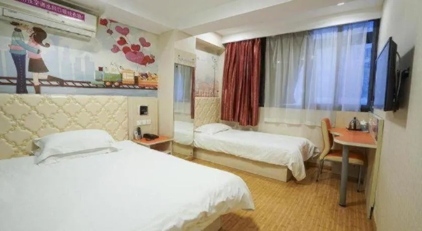 Bed in Shell Hotel Shanghai Expo Changqing Road Metro Station