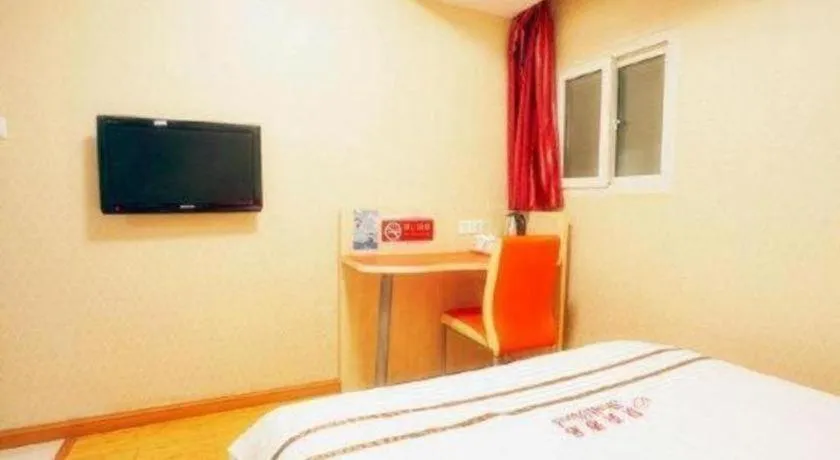 Bed in Shell Hotel Shanghai Expo Changqing Road Metro Station