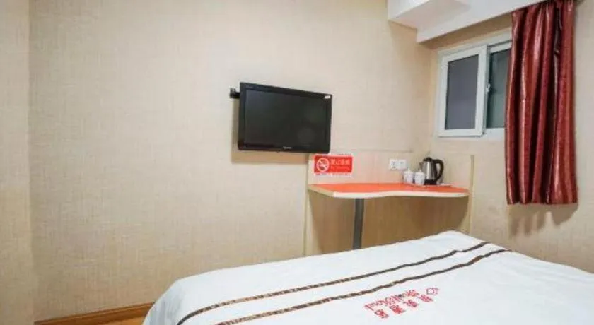 Bed in Shell Hotel Shanghai Expo Changqing Road Metro Station