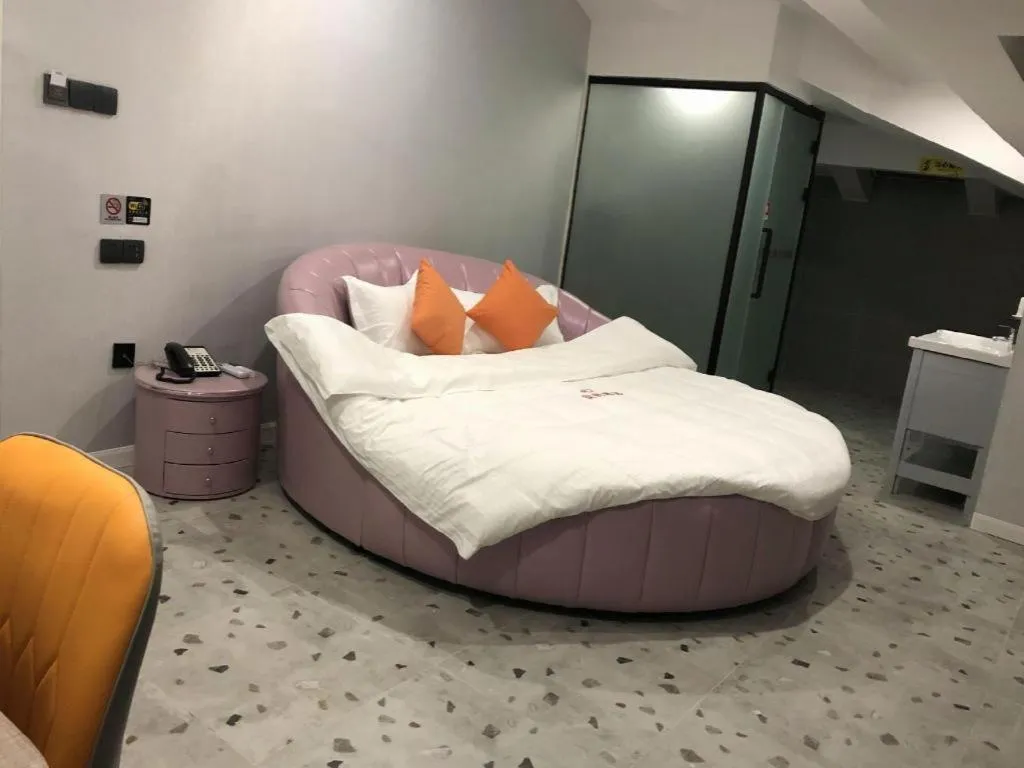 Bed in Shell Hotel Shanghai Jinshan Wanda Plaza