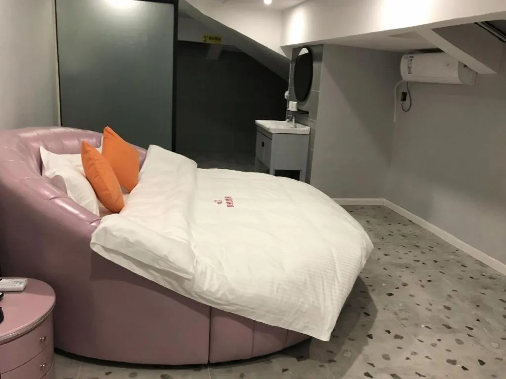 Bed in Shell Hotel Shanghai Jinshan Wanda Plaza