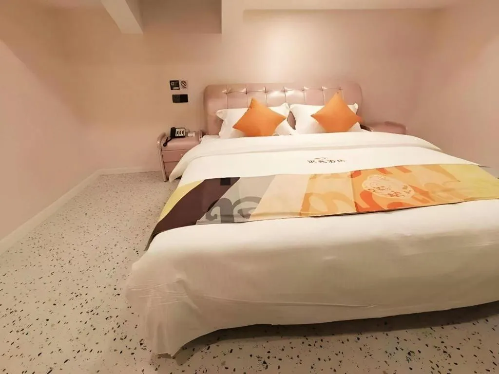 Bed in Shell Hotel Shanghai Jinshan Wanda Plaza