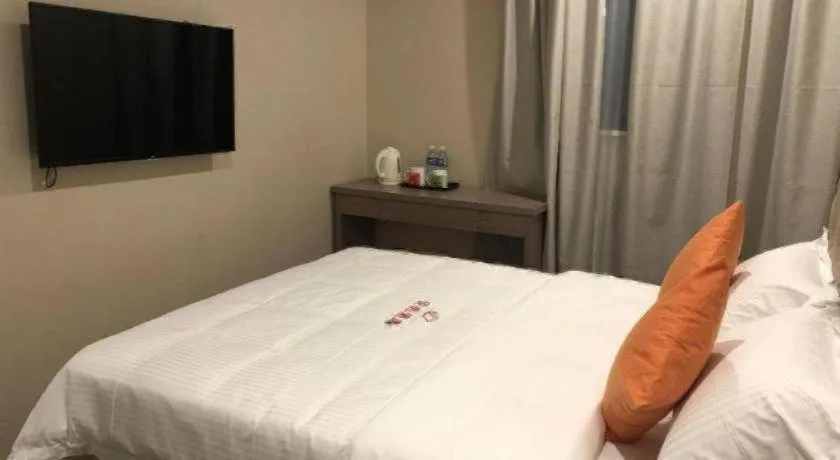 Bed in Shell Hotel Shanghai Jinshan Wanda Plaza