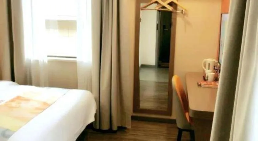 Bed in Shell Hotel Shanghai Jinshan Wanda Plaza