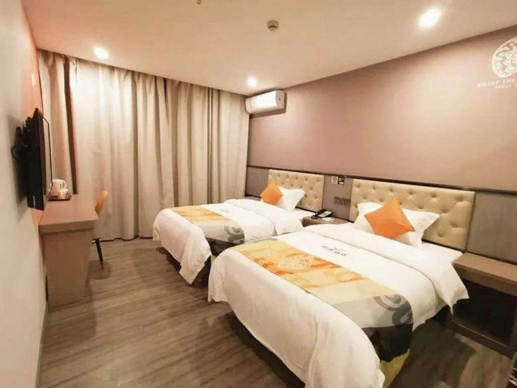 Bed in Shell Hotel Shanghai Jinshan Wanda Plaza
