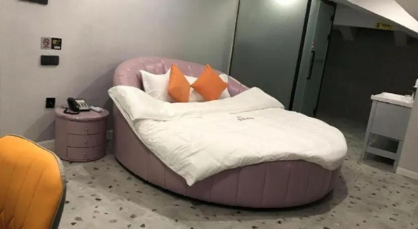 Bed in Shell Hotel Shanghai Jinshan Wanda Plaza