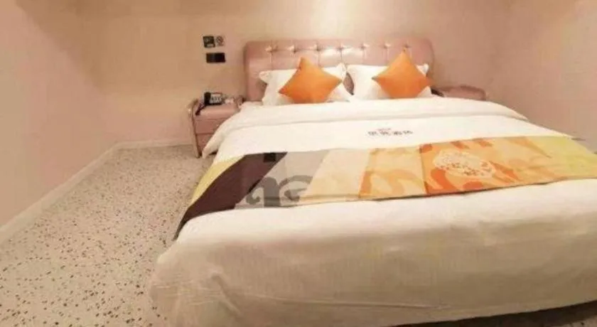 Bed in Shell Hotel Shanghai Jinshan Wanda Plaza