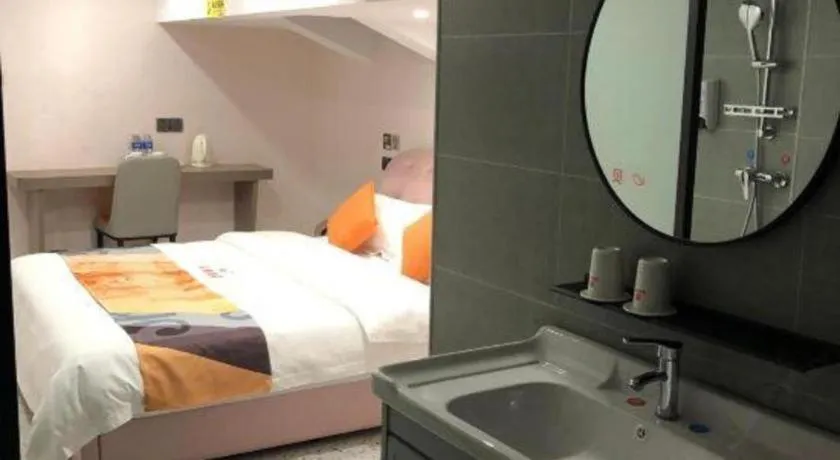 Bed in Shell Hotel Shanghai Jinshan Wanda Plaza