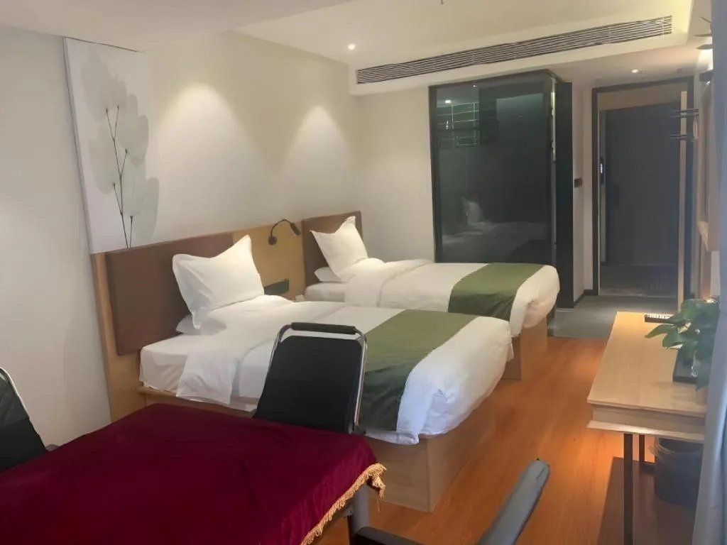 Bed in GreenTree Inn Express Datong High-Speed Railway Station Old City Wall