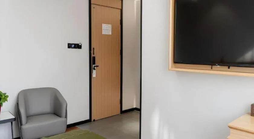 GreenTree Inn Express Datong High-Speed Railway Station Old City Wall