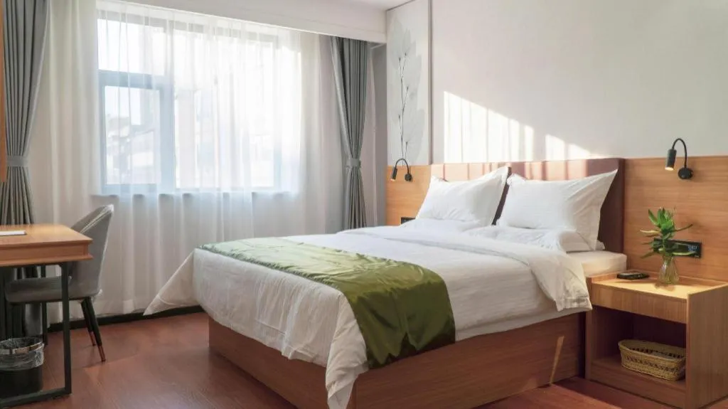 Bed in GreenTree Inn Express Datong High-Speed Railway Station Old City Wall