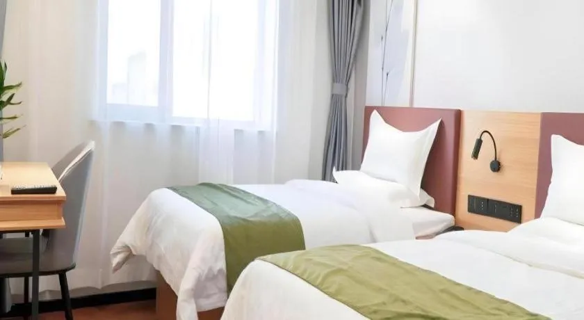 Bed in GreenTree Inn Express Datong High-Speed Railway Station Old City Wall