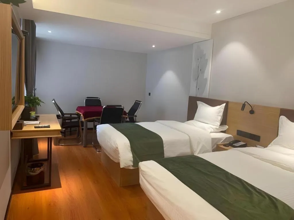 Bed in GreenTree Inn Express Datong High-Speed Railway Station Old City Wall