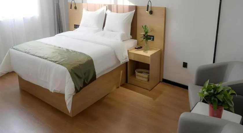 Bed in GreenTree Inn Express Datong High-Speed Railway Station Old City Wall