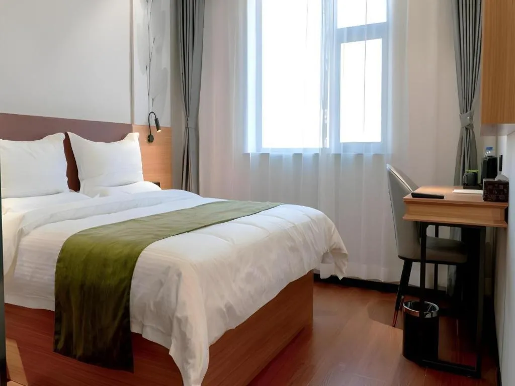 Bed in GreenTree Inn Express Datong High-Speed Railway Station Old City Wall