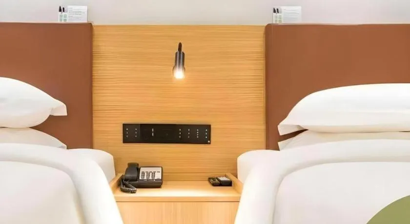 Bed in GreenTree Inn Express Datong High-Speed Railway Station Old City Wall