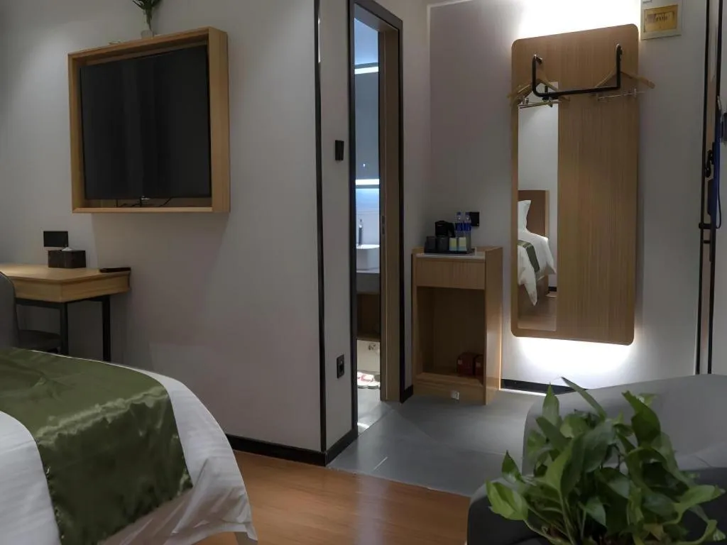 Bed in GreenTree Inn Express Datong High-Speed Railway Station Old City Wall