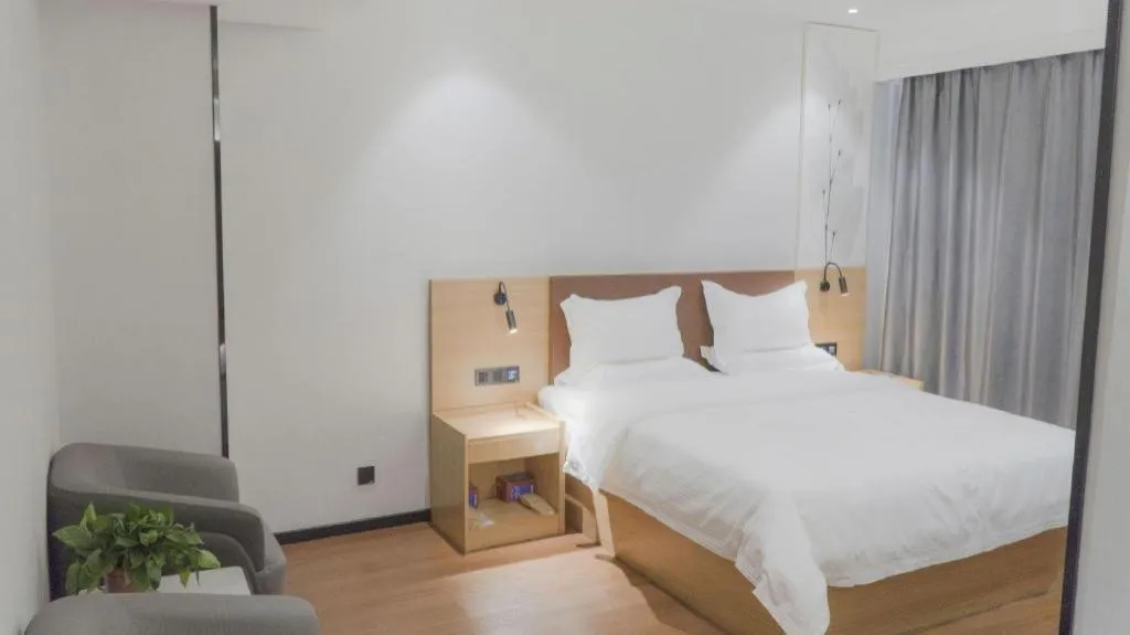 Bed in GreenTree Inn Express Datong High-Speed Railway Station Old City Wall