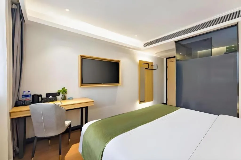 Bed in GreenTree Inn Express Datong High-Speed Railway Station Old City Wall