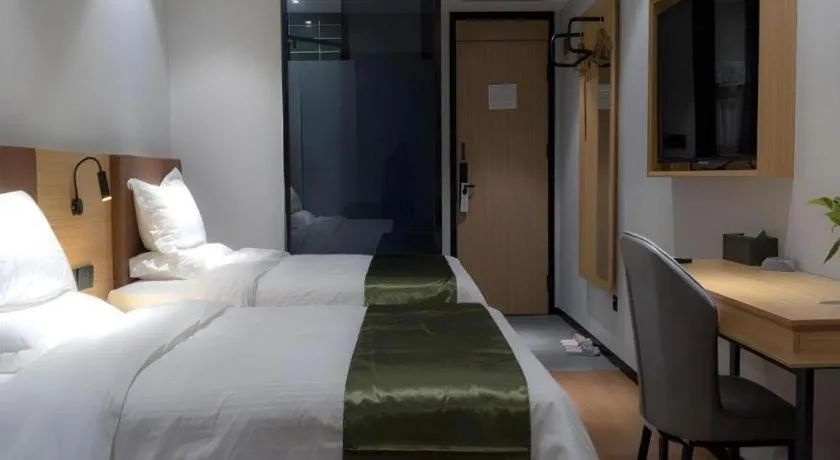 Bed in GreenTree Inn Express Datong High-Speed Railway Station Old City Wall