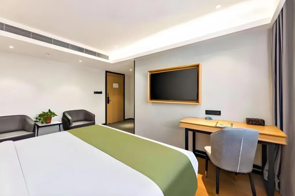 Bed in GreenTree Inn Express Datong High-Speed Railway Station Old City Wall