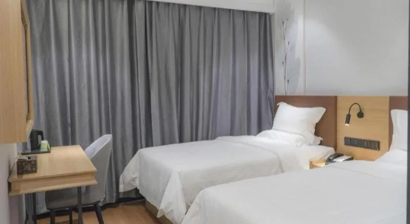 Bed in GreenTree Inn Express Datong High-Speed Railway Station Old City Wall