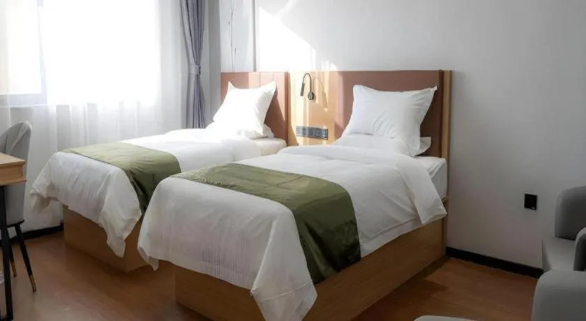 Bed in GreenTree Inn Express Datong High-Speed Railway Station Old City Wall