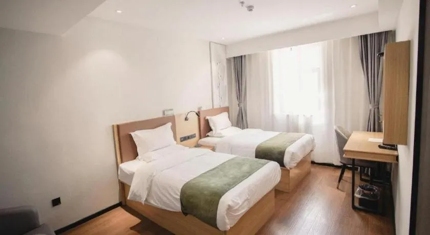 Bed in GreenTree Inn Express Datong High-Speed Railway Station Old City Wall