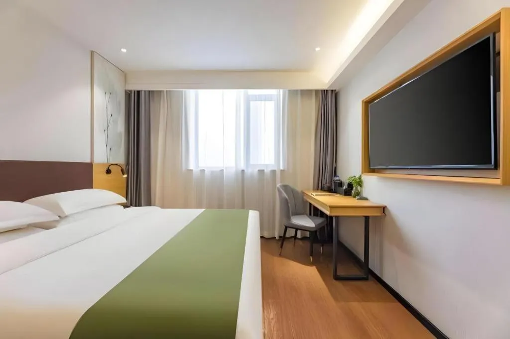 Bed in GreenTree Inn Express Datong High-Speed Railway Station Old City Wall