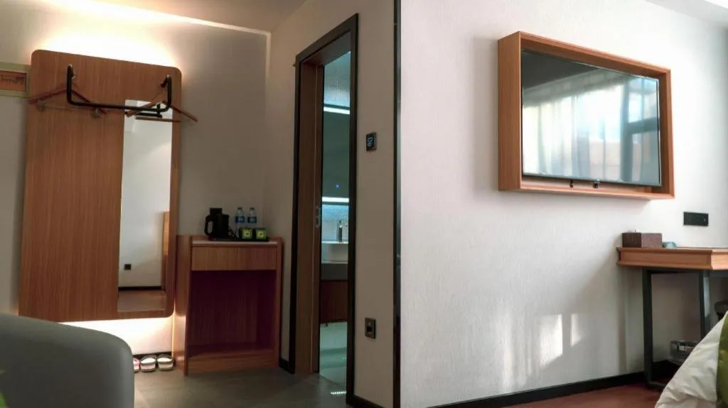 Bed in GreenTree Inn Express Datong High-Speed Railway Station Old City Wall