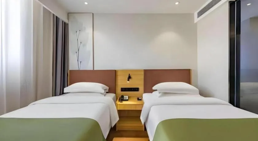 Bed in GreenTree Inn Express Datong High-Speed Railway Station Old City Wall