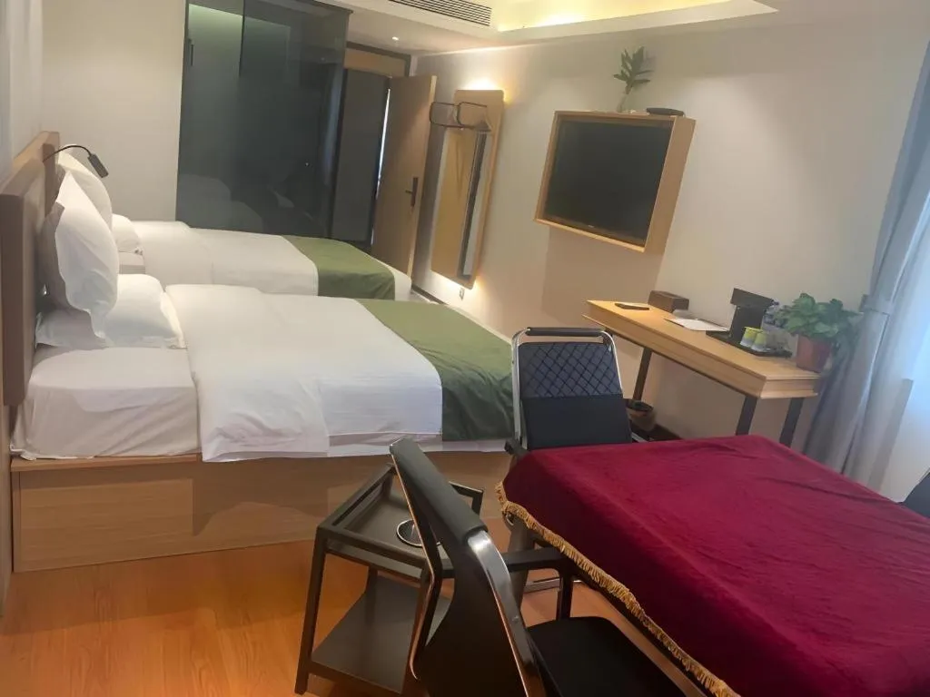 Bed in GreenTree Inn Express Datong High-Speed Railway Station Old City Wall