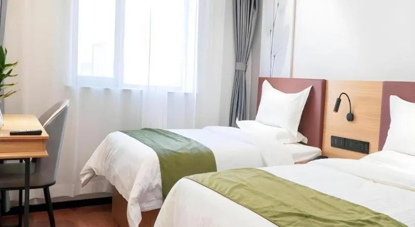 Bed in GreenTree Inn Express Datong High-Speed Railway Station Old City Wall