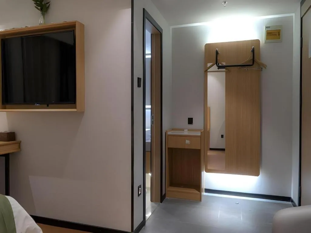 GreenTree Inn Express Datong High-Speed Railway Station Old City Wall