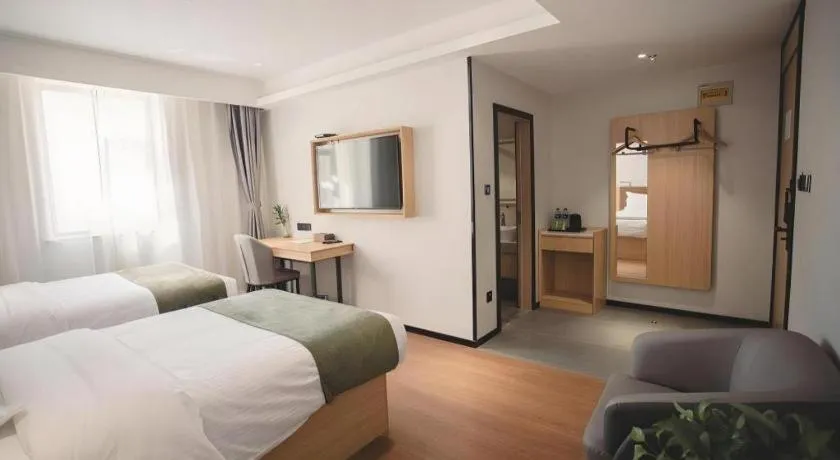 Bed in GreenTree Inn Express Datong High-Speed Railway Station Old City Wall