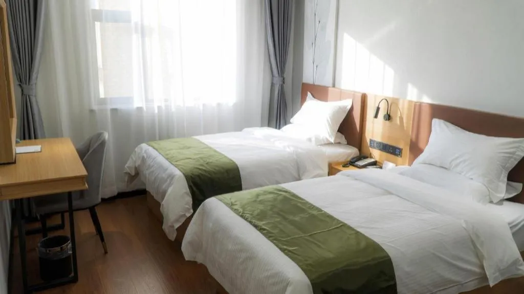Bed in GreenTree Inn Express Datong High-Speed Railway Station Old City Wall