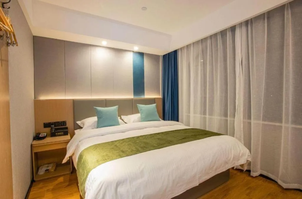 Bed in GreenTree Inn Express Jiangsu Suqian School Yingmadi Road